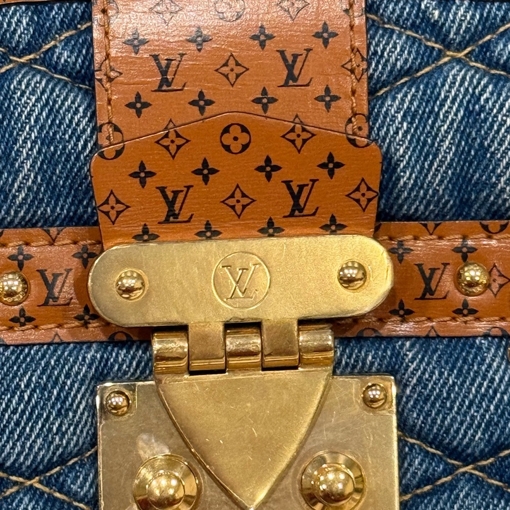 ❌Sold❌NEW Larry rare Limited edition, Louis Vuitton denim trunk microchipped - Picture 3 of 8